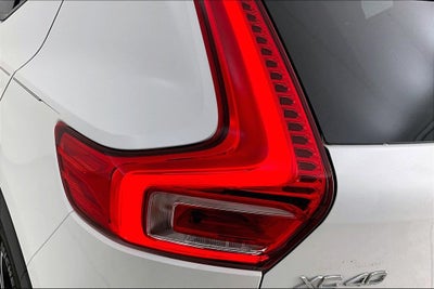 2023 Volvo XC40 B5 Plus Dark Theme