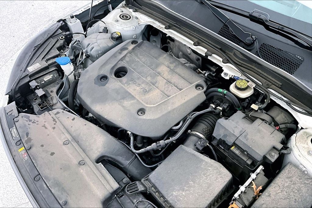 2023 Volvo XC40 B5 Plus Dark Theme