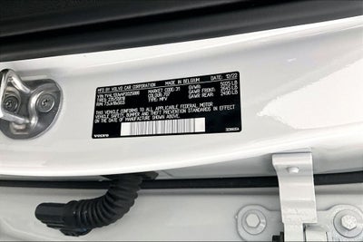 2023 Volvo XC40 B5 Plus Dark Theme