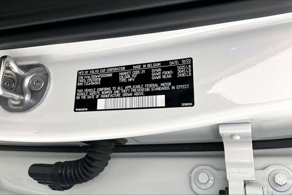 2023 Volvo XC40 B5 Plus Dark Theme