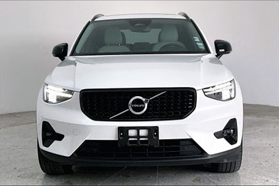 2023 Volvo XC40 B5 Plus Dark Theme
