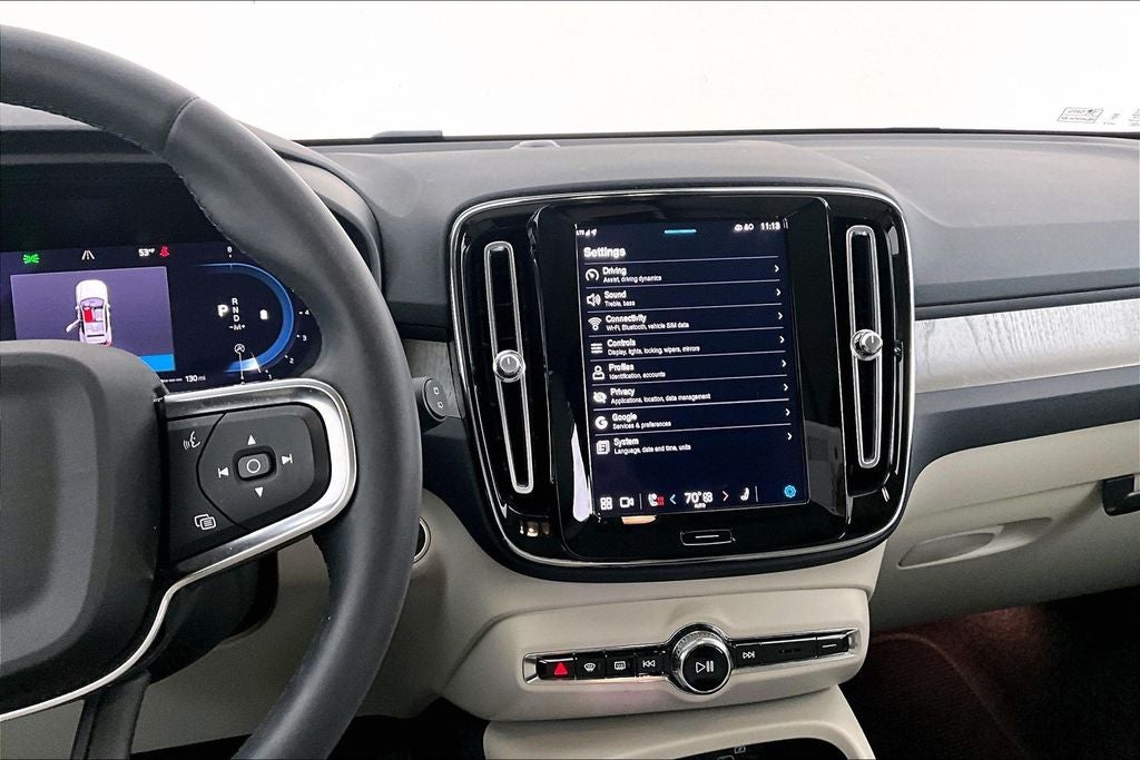 2023 Volvo XC40 B5 Plus Dark Theme