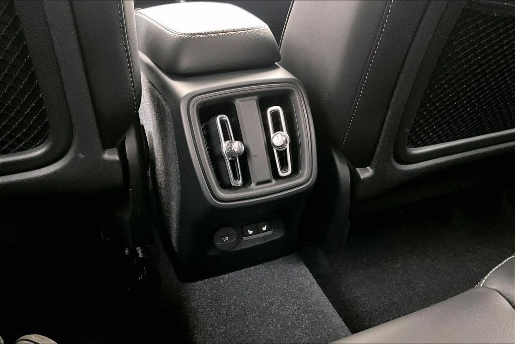 2023 Volvo XC40 Ultimate