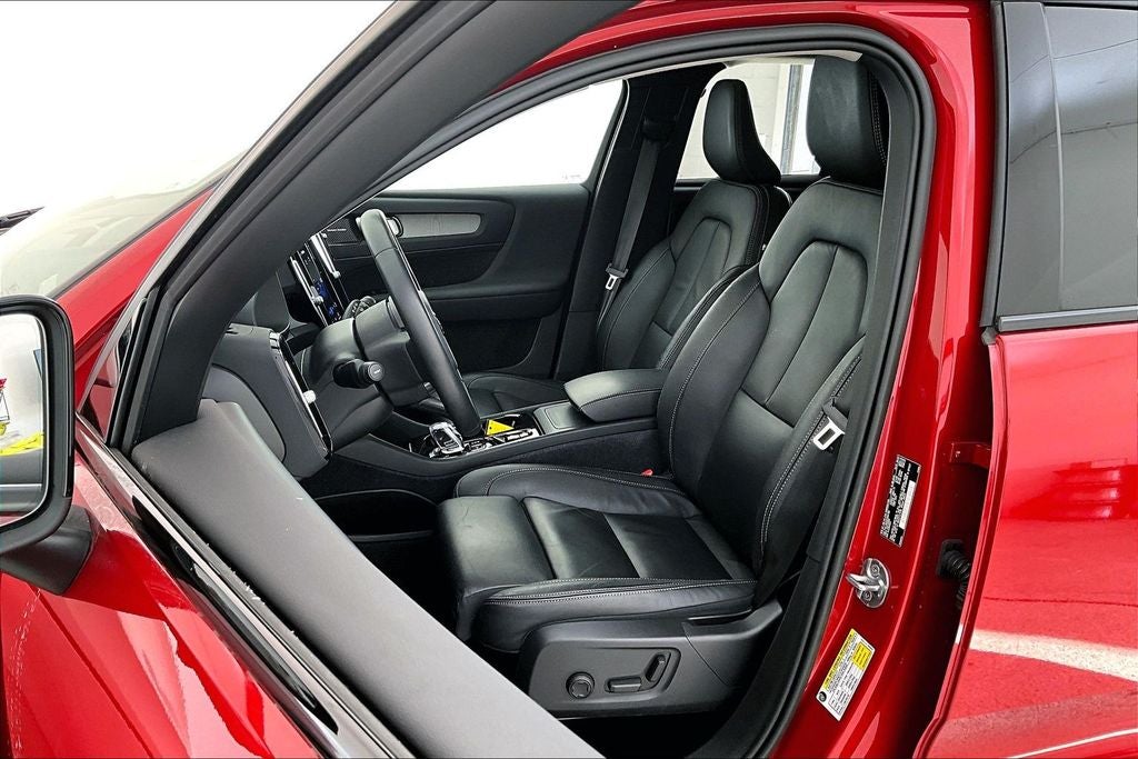 2023 Volvo XC40 Ultimate