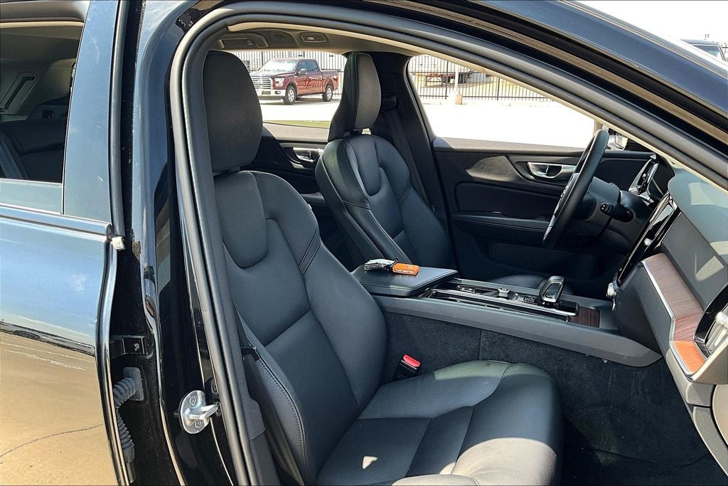 2024 Volvo V60 Cross Country B5 Plus