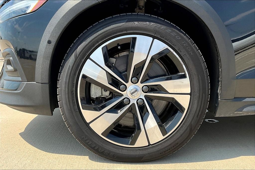 2024 Volvo V60 Cross Country B5 Plus