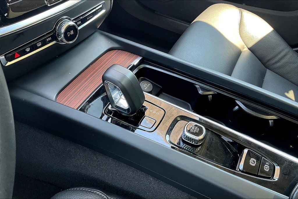 2024 Volvo V60 Cross Country B5 Plus