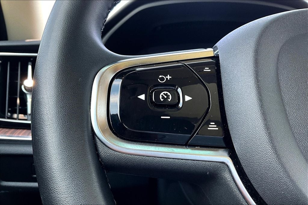 2024 Volvo V60 Cross Country B5 Plus