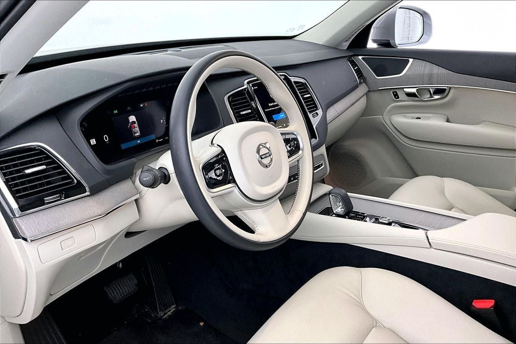 2025 Volvo XC90 B5 Plus