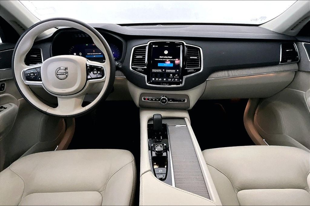 2025 Volvo XC90 B5 Plus