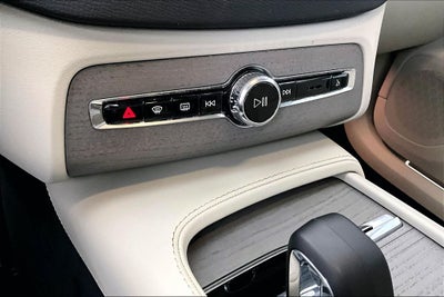 2025 Volvo XC90 B5 Plus