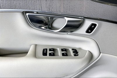 2025 Volvo XC90 B5 Plus