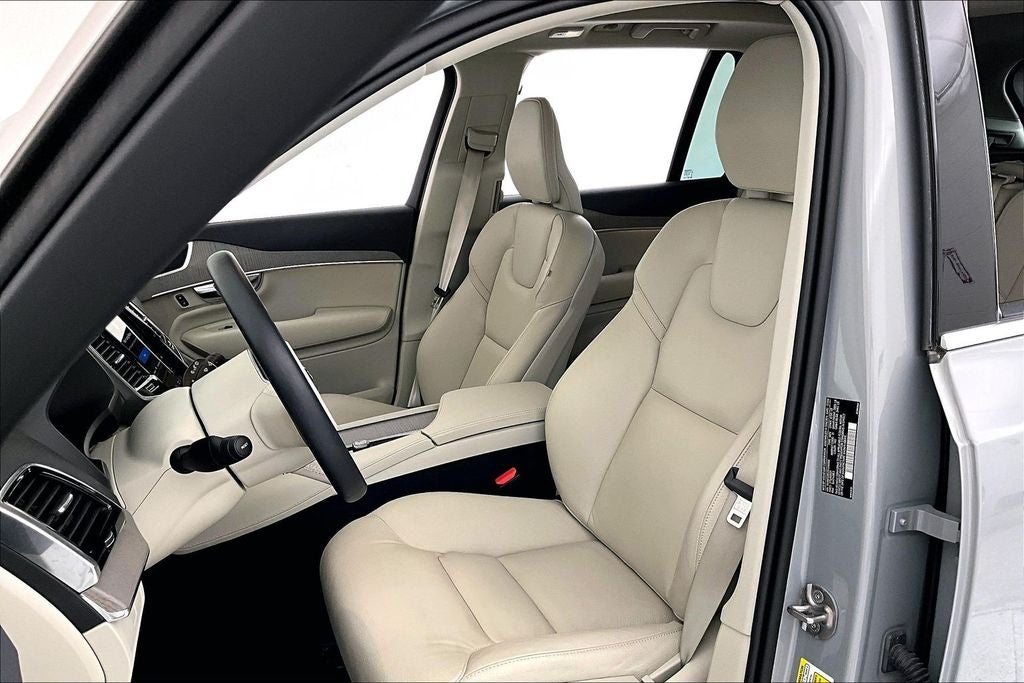 2025 Volvo XC90 B5 Plus