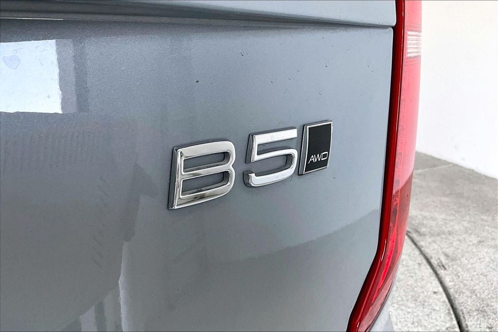 2025 Volvo XC90 B5 Plus
