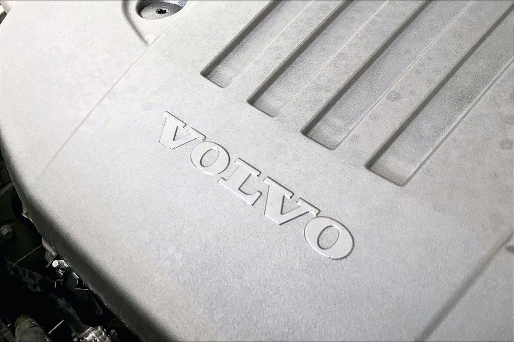 2025 Volvo XC90 B5 Plus