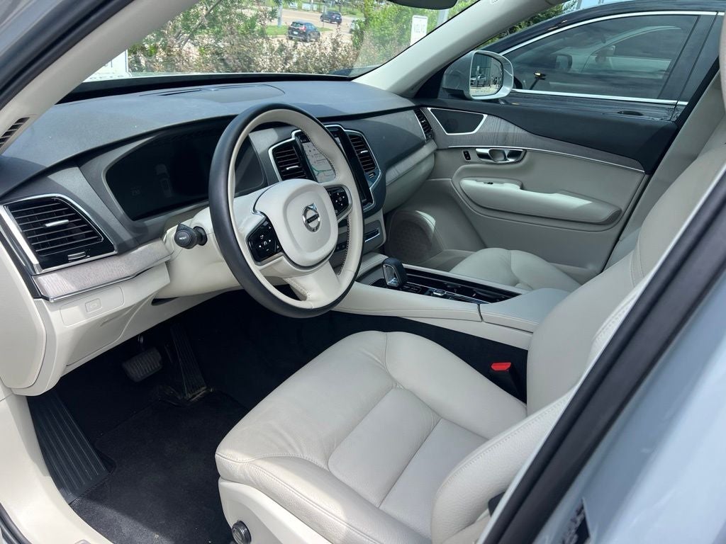 2025 Volvo XC90 B5 Plus
