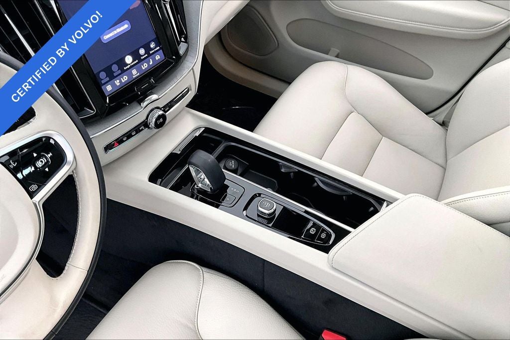 2025 Volvo XC60 B5 Plus