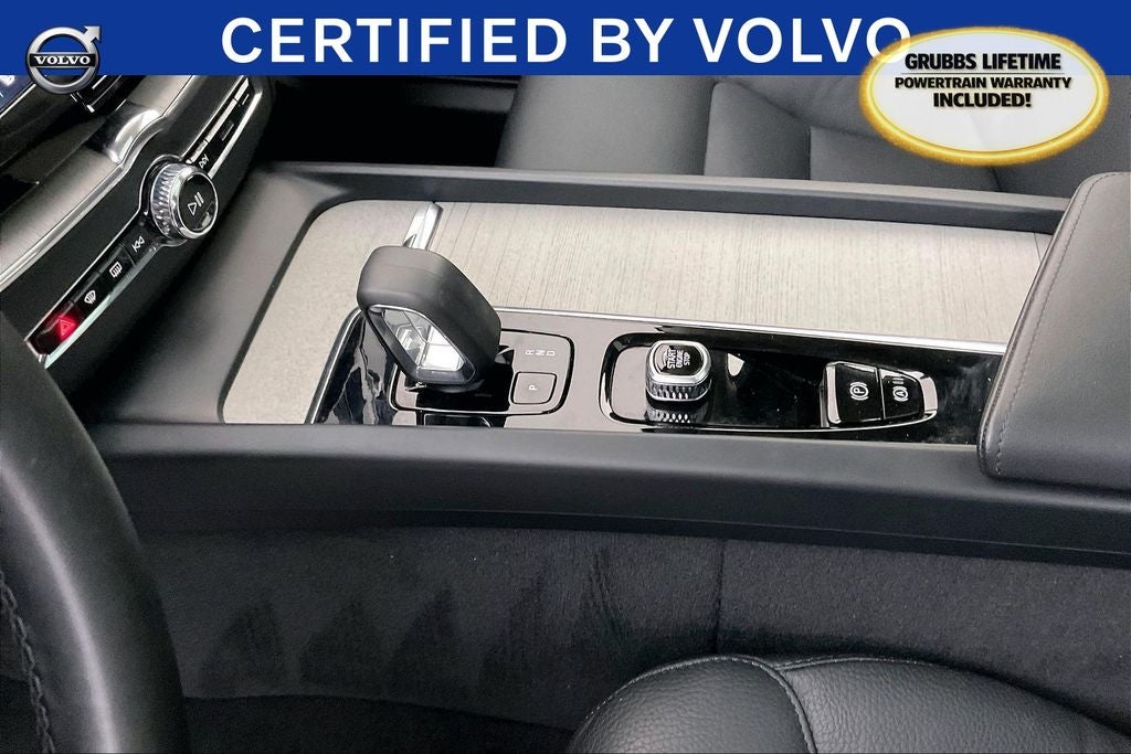 2025 Volvo XC60 B5 Plus