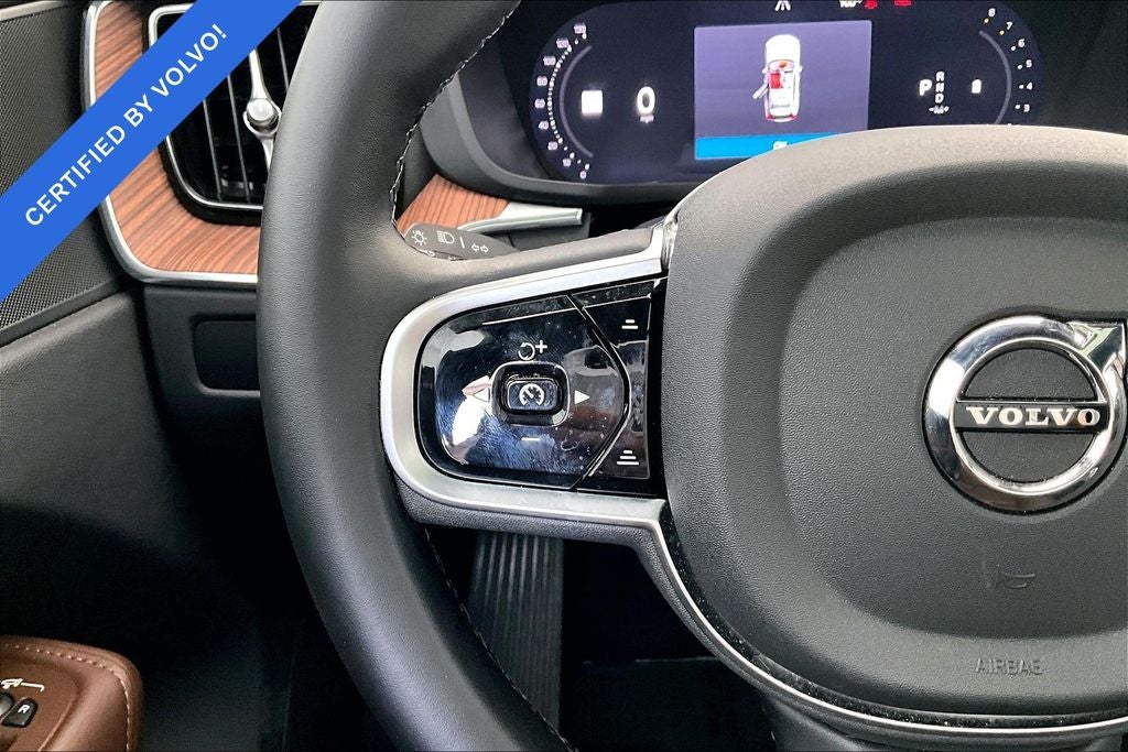 2025 Volvo XC60 B5 Plus