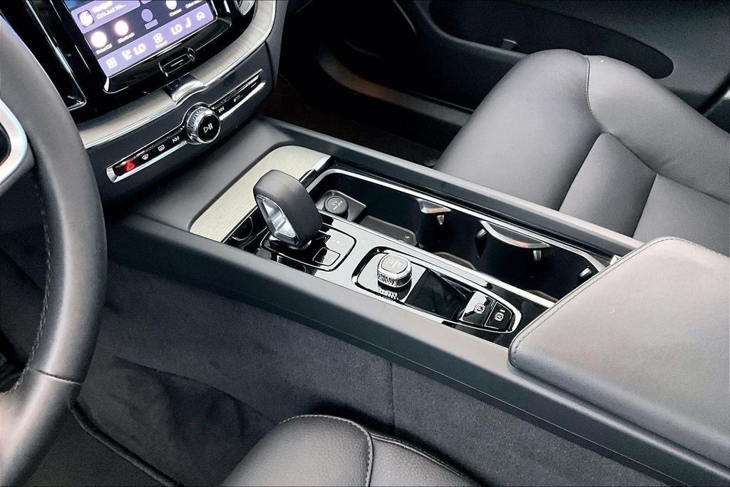 2025 Volvo XC60 B5 Plus AWD