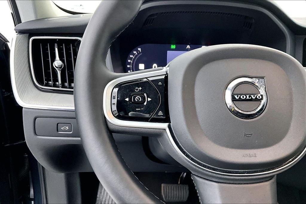 2025 Volvo XC60 B5 Plus AWD