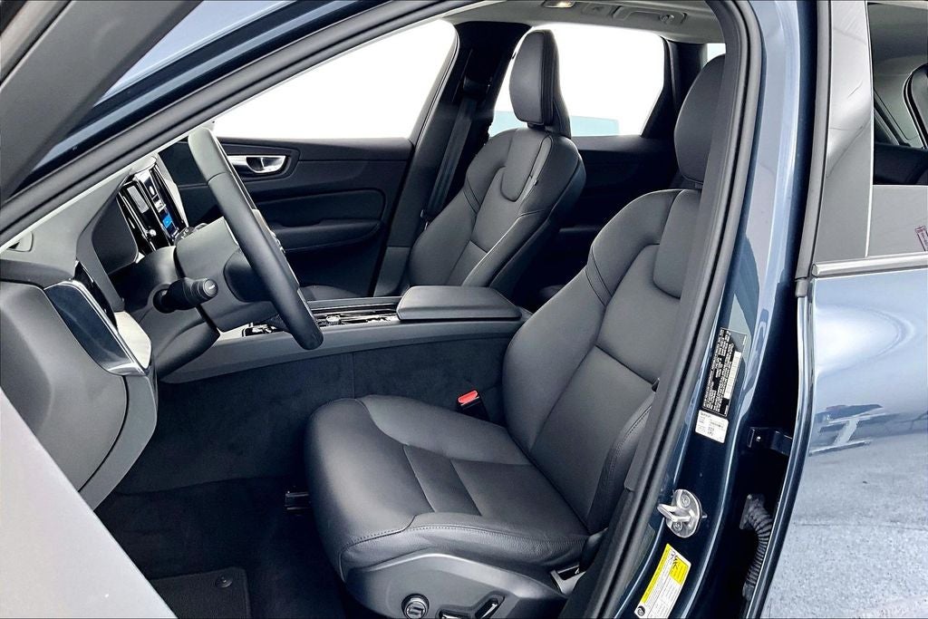 2025 Volvo XC60 B5 Plus AWD