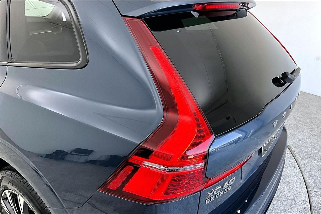 2025 Volvo XC60 B5 Plus AWD