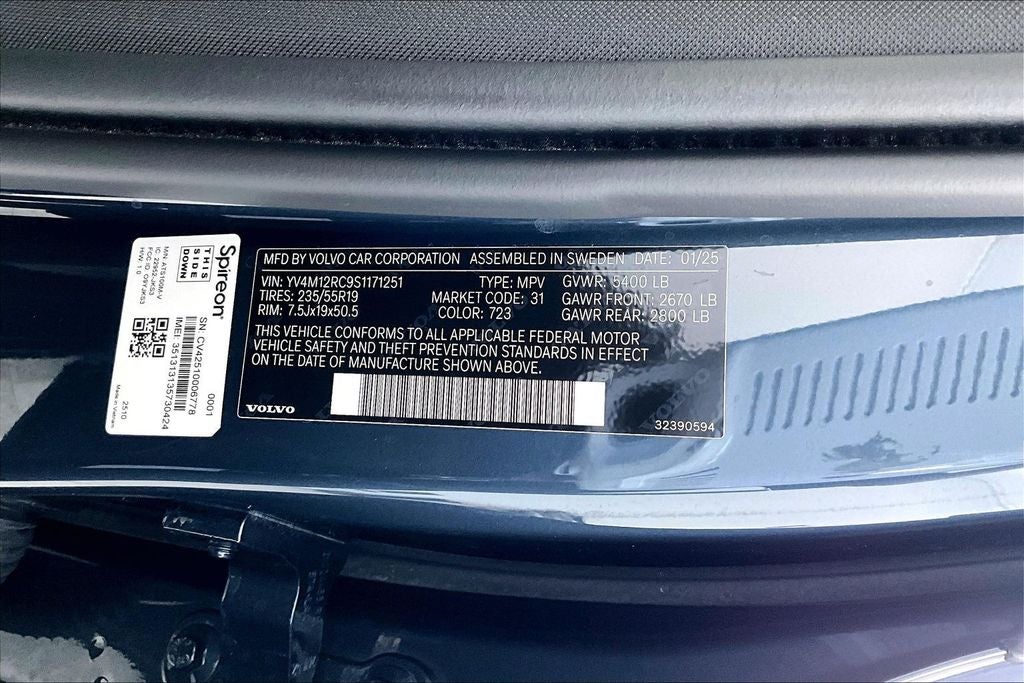 2025 Volvo XC60 B5 Plus AWD