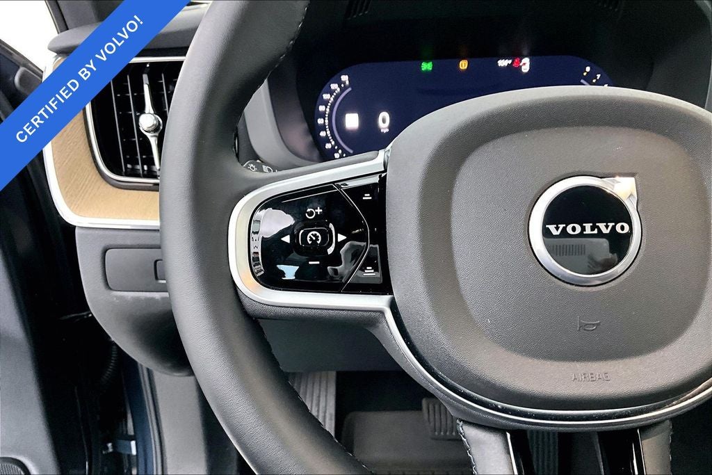 2026 Volvo XC60 B5 Plus