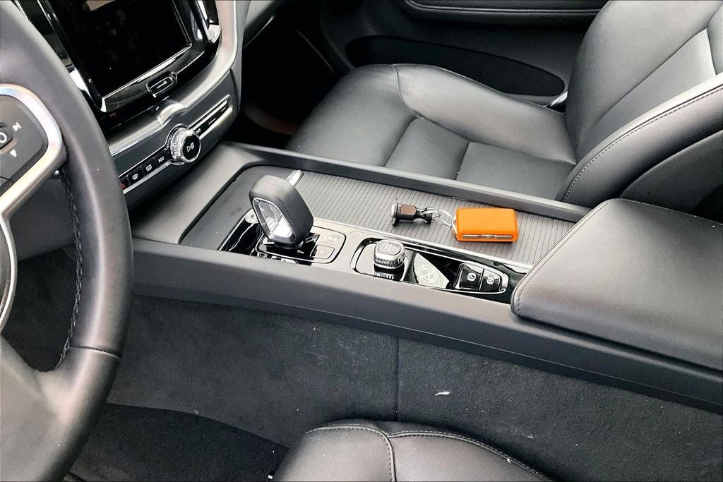 2025 Volvo XC60 B5 Core