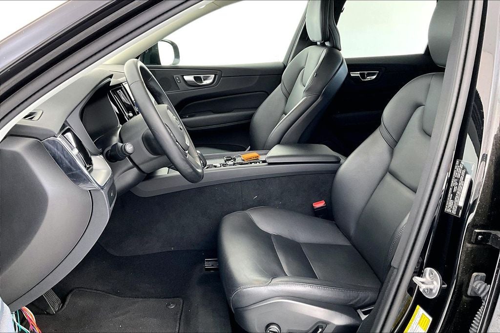 2025 Volvo XC60 B5 Core