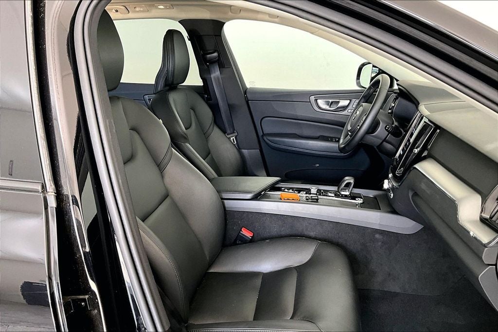 2025 Volvo XC60 B5 Core