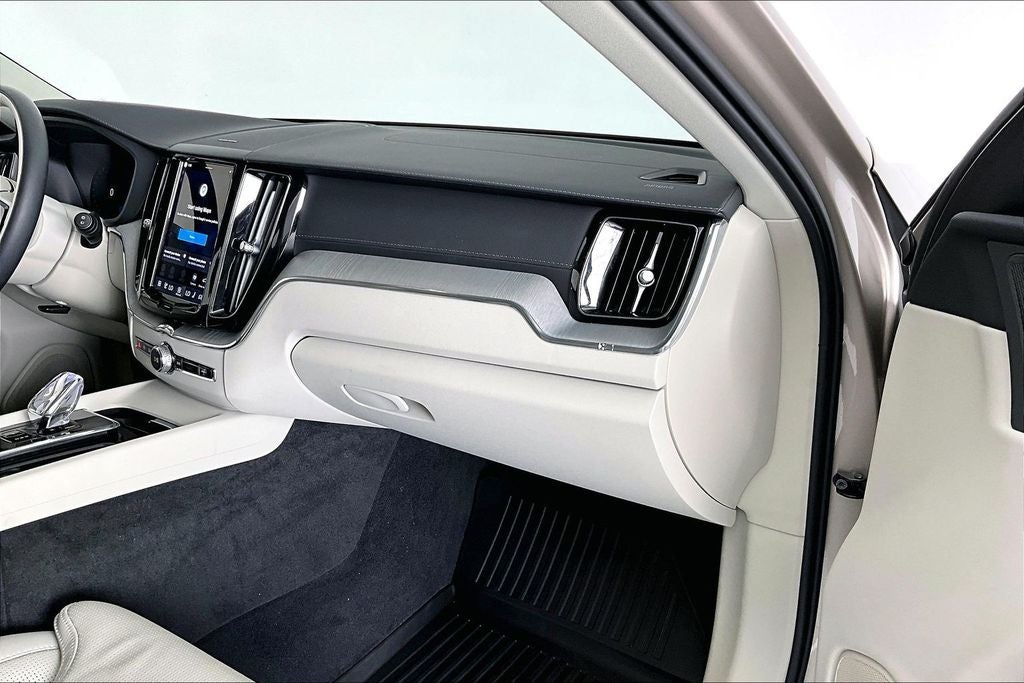 2025 Volvo XC60 B5 Ultra