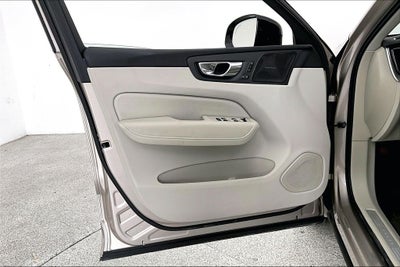 2025 Volvo XC60 B5 Ultra