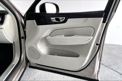 2025 Volvo XC60 B5 Ultra