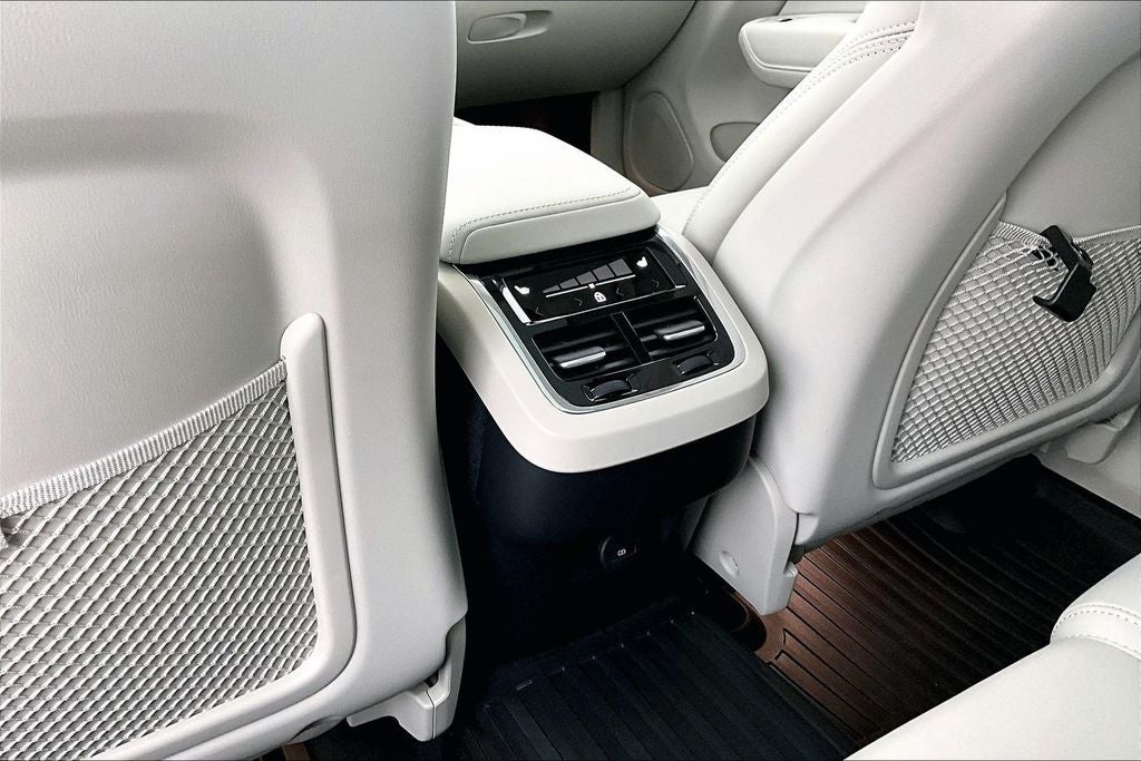 2025 Volvo XC60 B5 Ultra