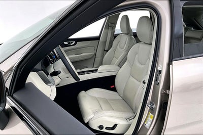 2025 Volvo XC60 B5 Ultra