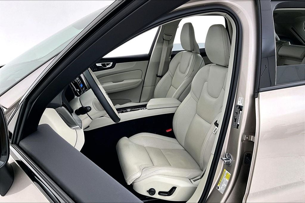 2025 Volvo XC60 B5 Ultra
