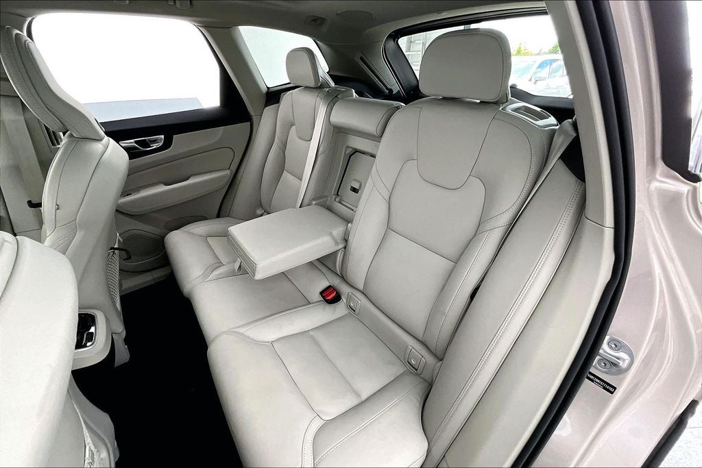 2025 Volvo XC60 B5 Ultra