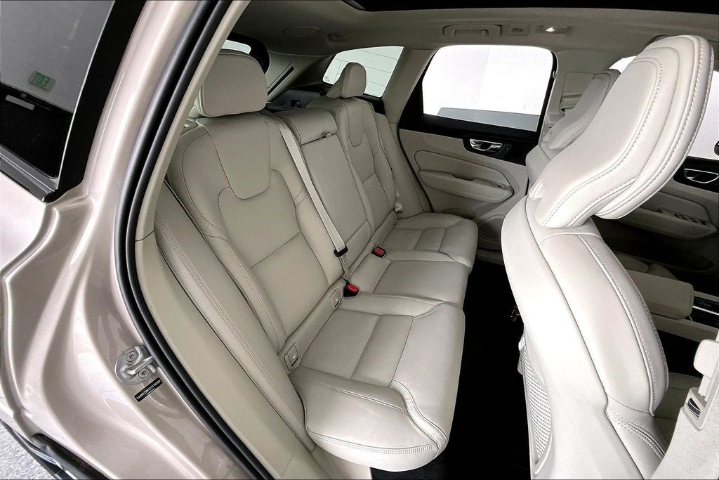 2025 Volvo XC60 B5 Ultra