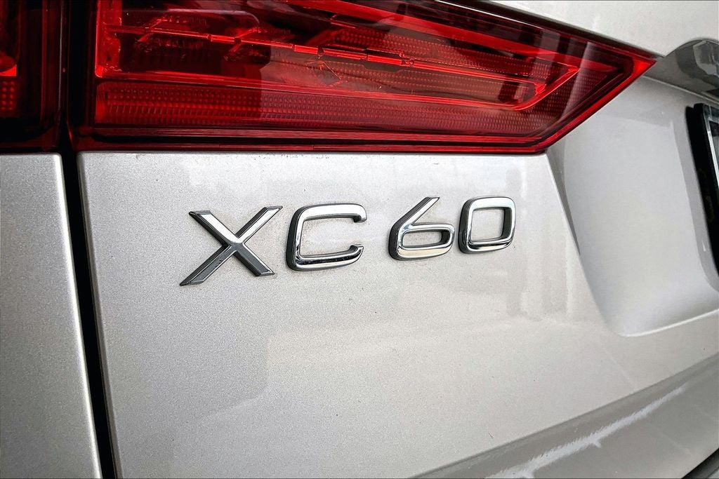 2025 Volvo XC60 B5 Ultra