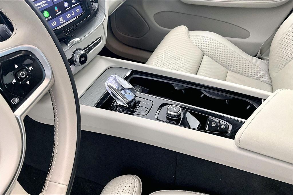 2025 Volvo XC60 B5 Ultra