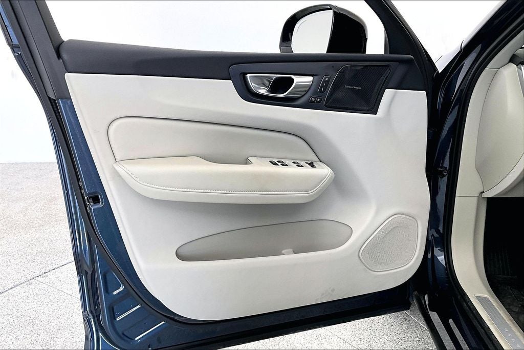 2025 Volvo XC60 B5 Ultra