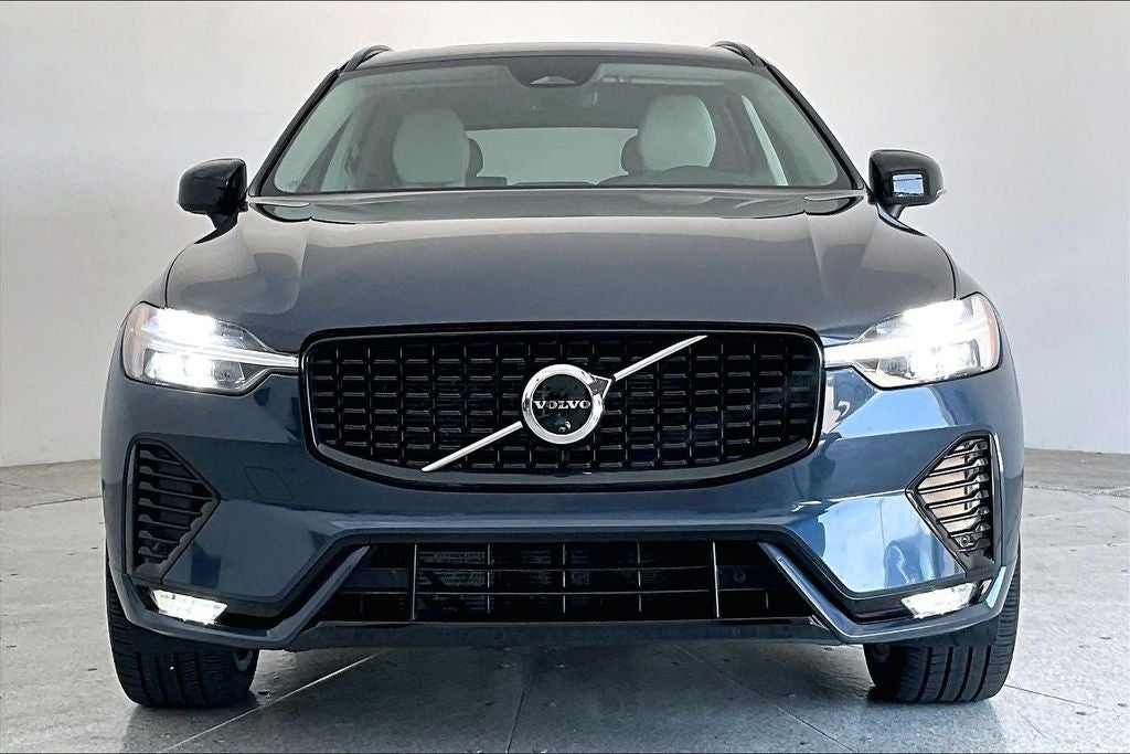 2025 Volvo XC60 B5 Ultra