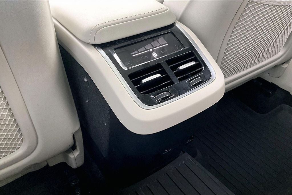 2025 Volvo XC60 B5 Ultra