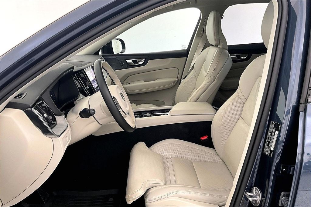 2025 Volvo XC60 B5 Ultra
