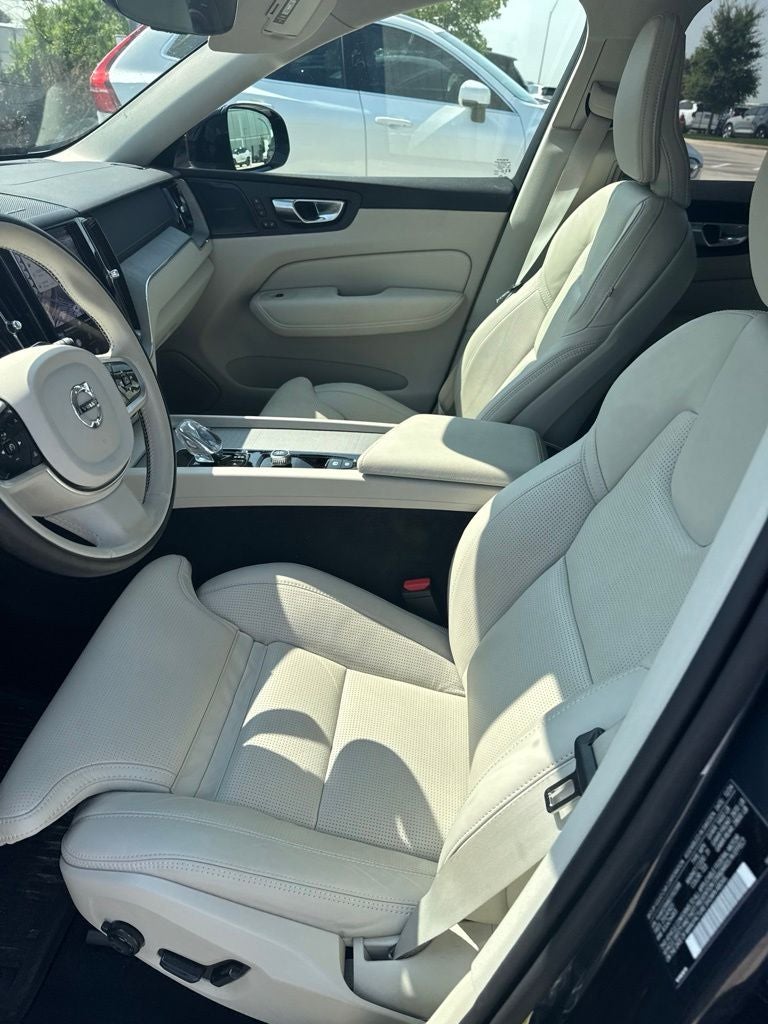 2025 Volvo XC60 B5 Ultra