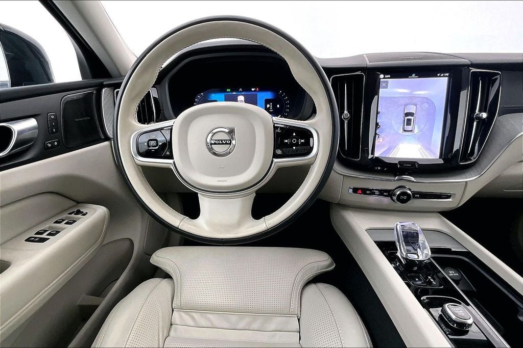 2025 Volvo XC60 B5 Ultra